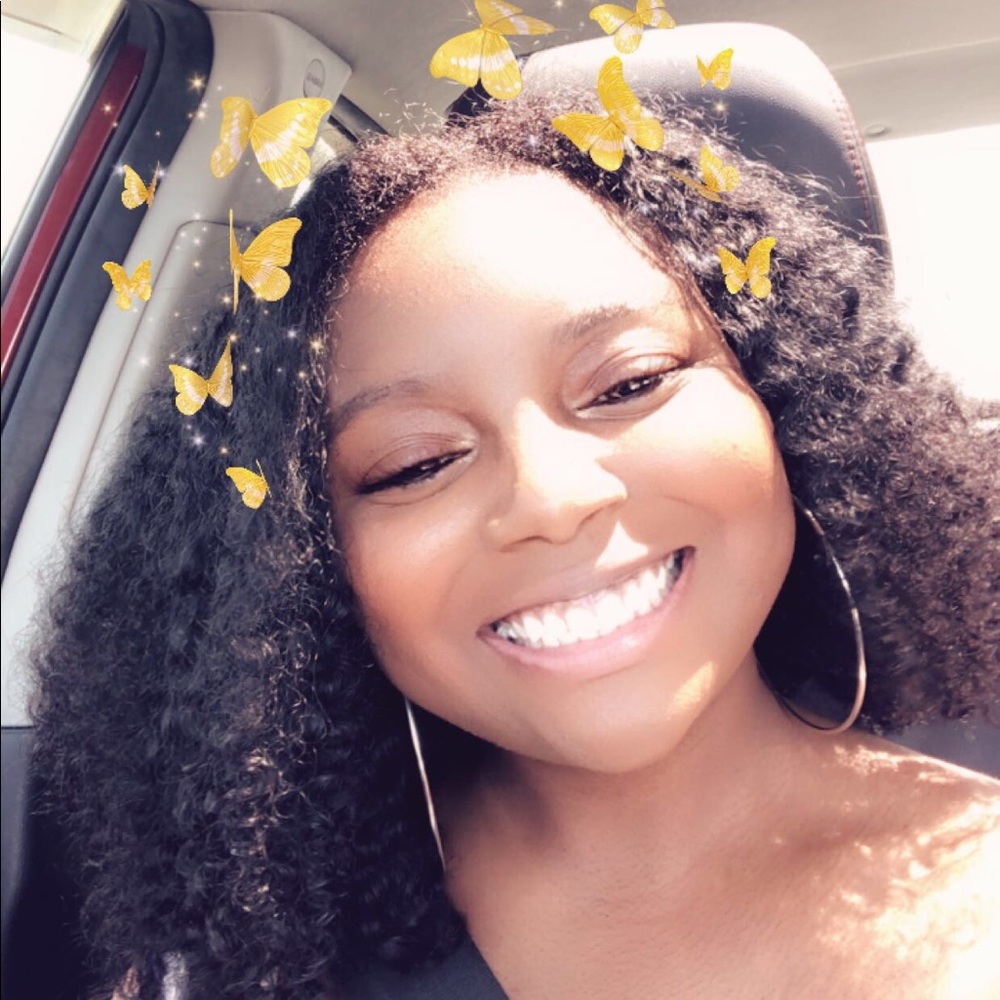 Meet your seller, Briana.✨💞